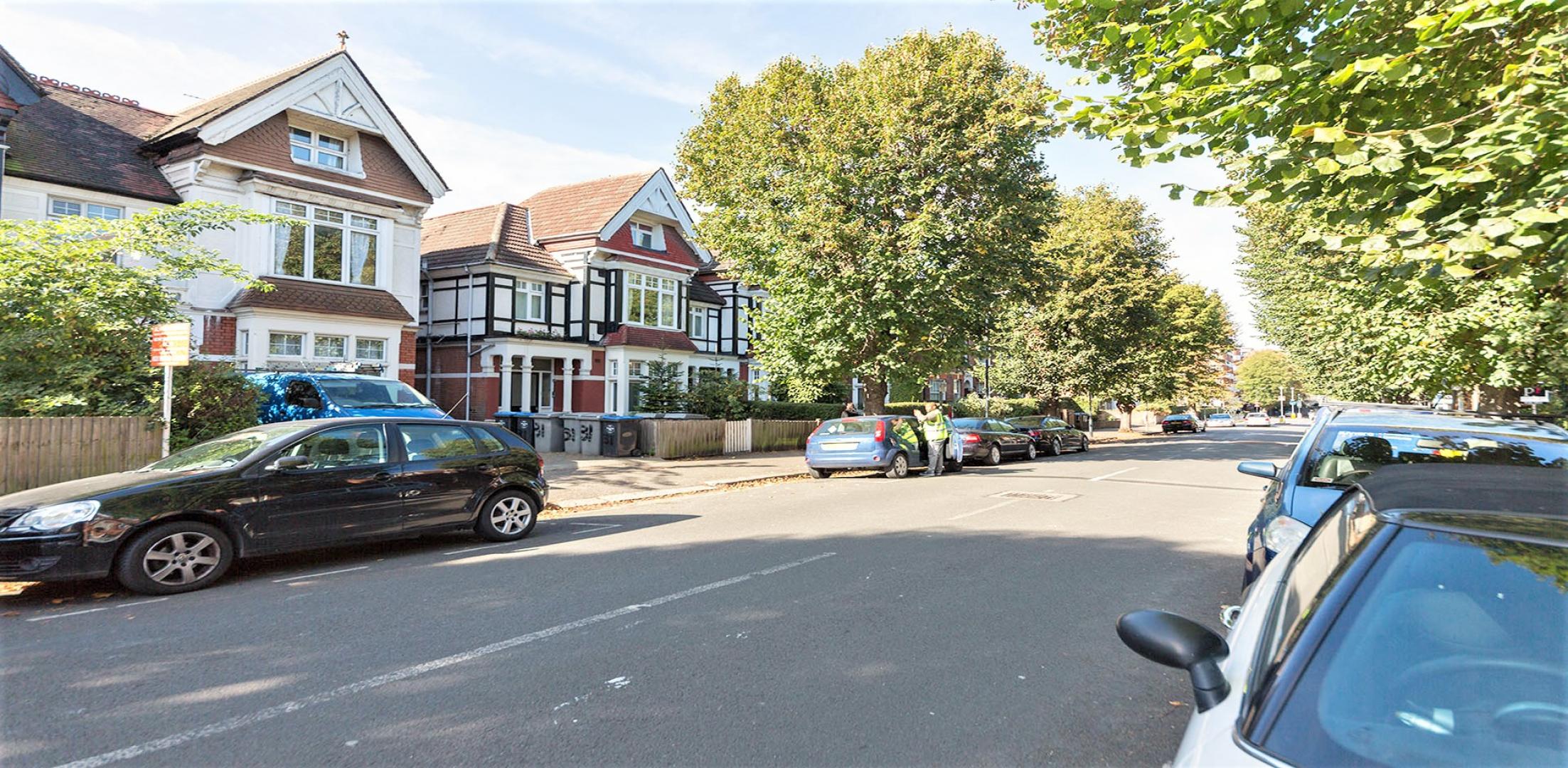 Modern Apartment Park Avenue, Willesden Green
